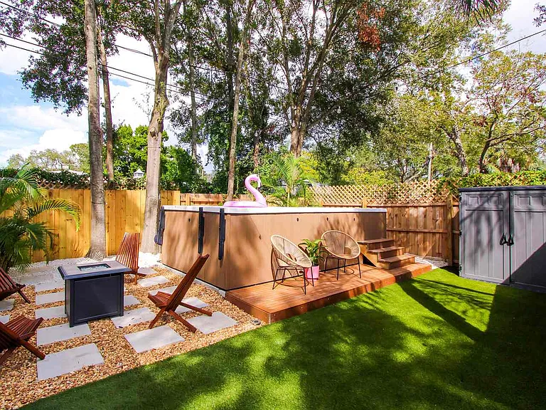 1114 Rosery Rd NW — Photo 9