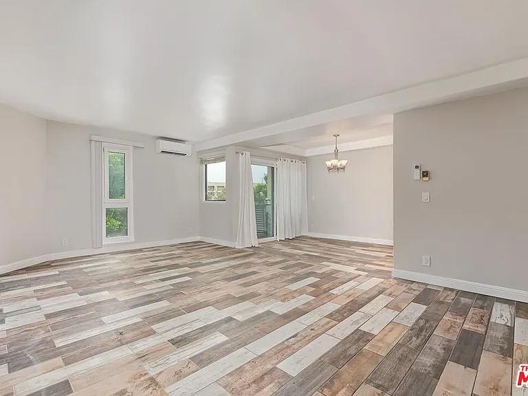 11789 Montana Ave #11 — Photo 2