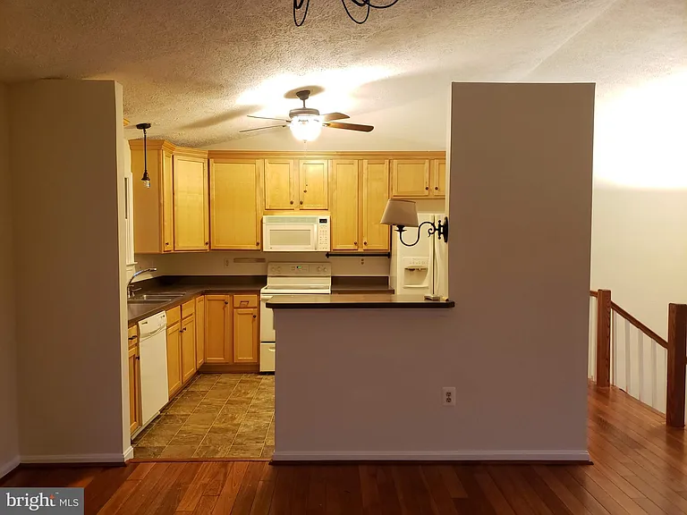 724 Hillcrest Dr — Photo 11