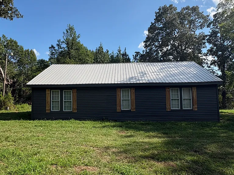 1332 N 9th Hwy — Photo 2