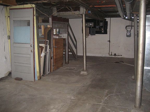 5th image of 2723 Alberts Ct #1