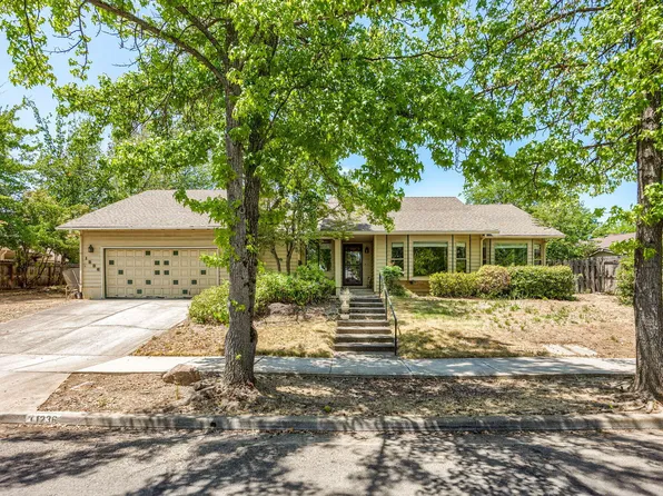 1236 La Loma Dr, Medford, OR 97504