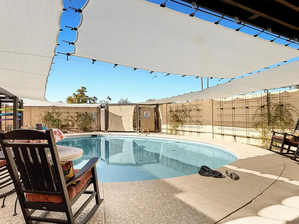 2032 E La Jolla Dr