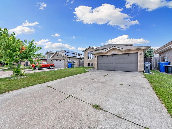 3rd image of 4844 Whitefish Cres