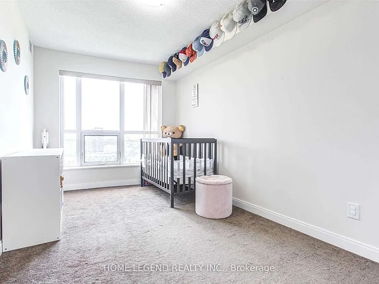 151 Village Green Sq #1706 — Photo 6