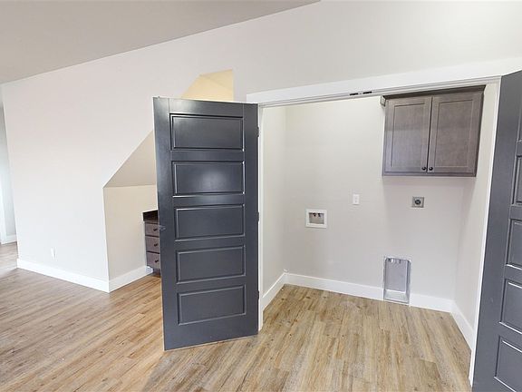 5th image of 407-409 Debra Ct