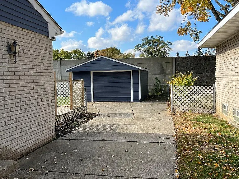 Briarwood Dr — Photo 5