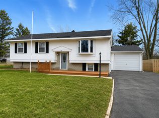 857 Glenn Ct, Walled Lake, MI 48390