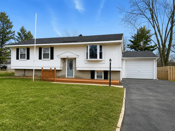 857 Glenn Ct, Walled Lake, MI 48390
