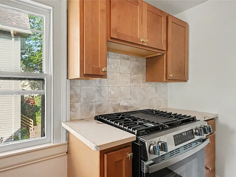 54 Sanford St #B — Photo 11
