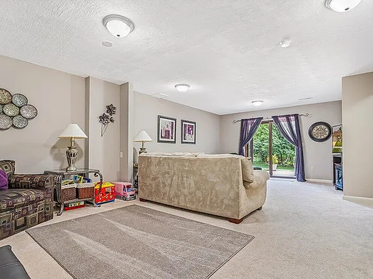 2352 Graystone Dr — Photo 17