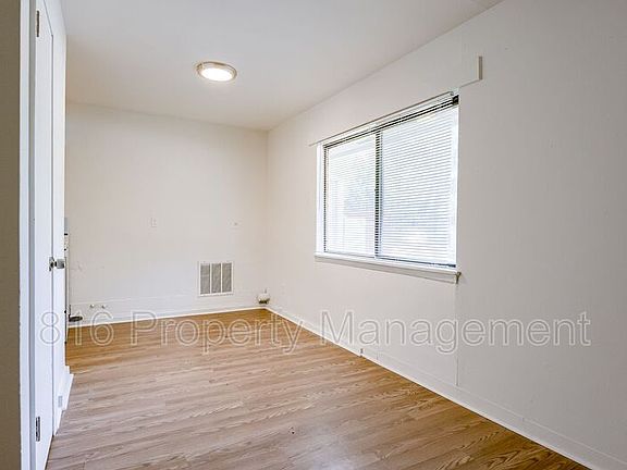 5th image of 15216 Bellaire Ave Unit 15216