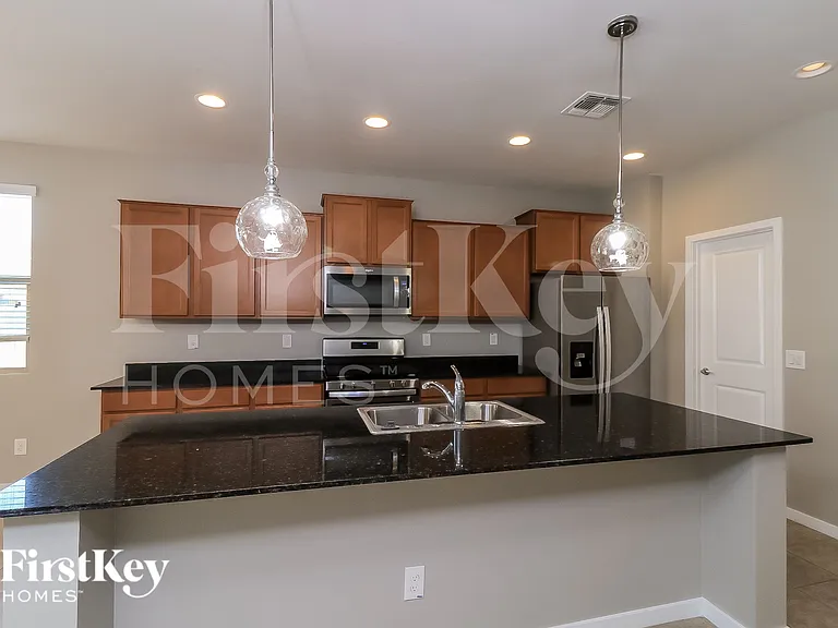 4052 S 101st Ln — Photo 8