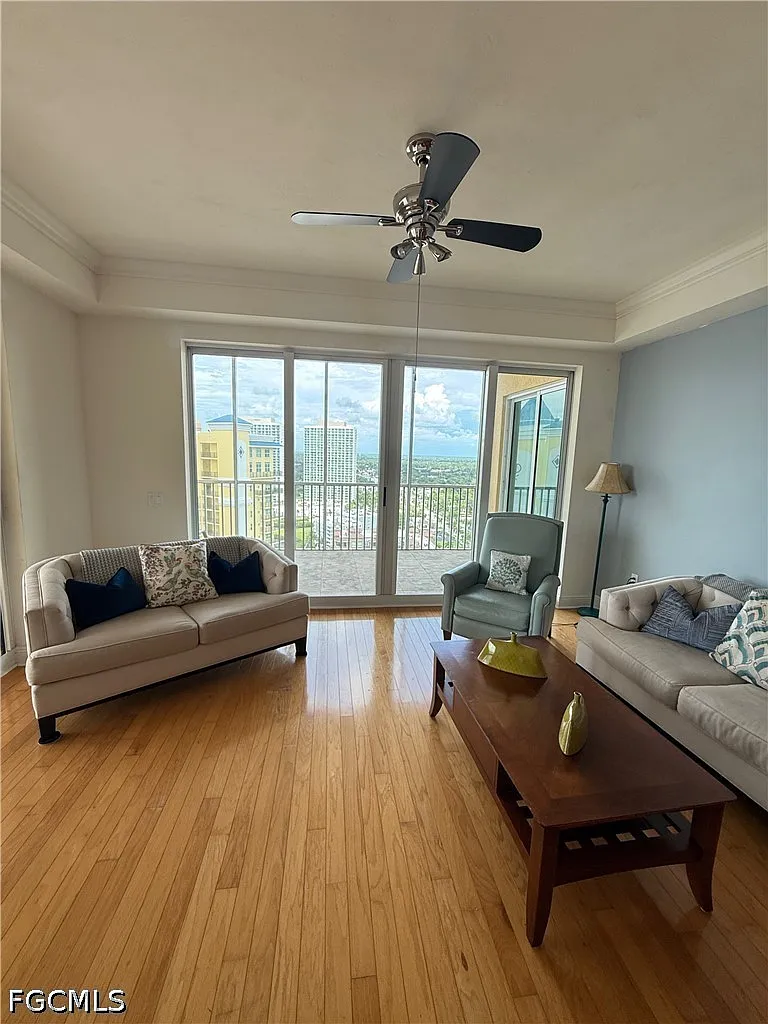 3 bed, 2.0 bath, 1663 sqft, $2,450 — Photo 2