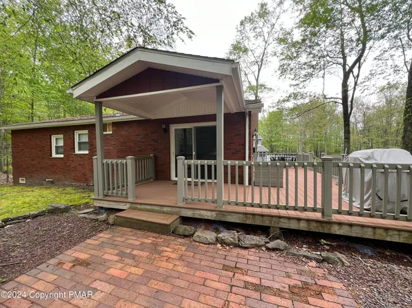 302 Viho Ct, Pocono Lake, PA 18347