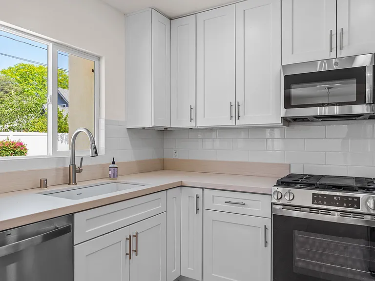 3005 Bautista St — Photo 4