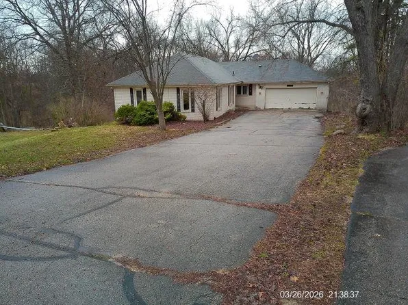 8046 Harvest Hill Dr, Roscoe, IL 61073