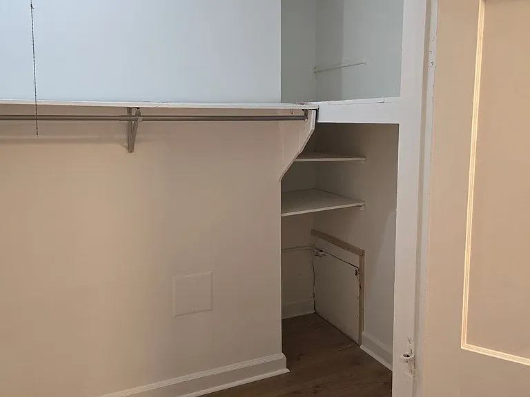 Lower East Side Milwaukee Studio and One bed Apartments- Flexible Lease Terms — Photo 4