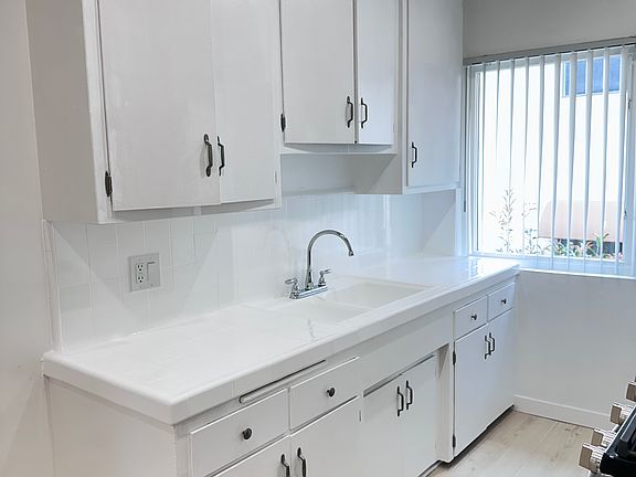5th image of 918 E Acacia Ave APT K