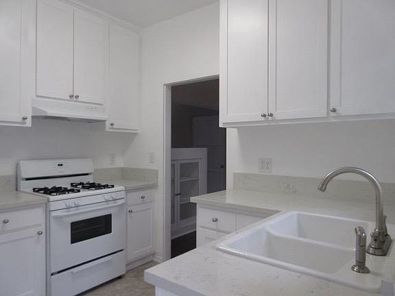 4th image of 1720 N Serrano Ave