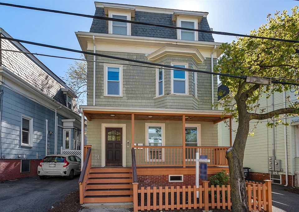 1st image of 19 Pinckney St #1