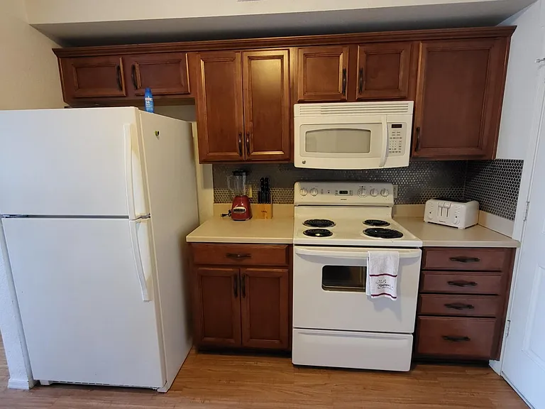 712 E Pierce St #5 — Photo 6