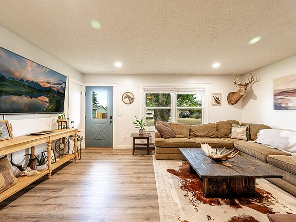 2nd image of 1636 Norht Heights Way