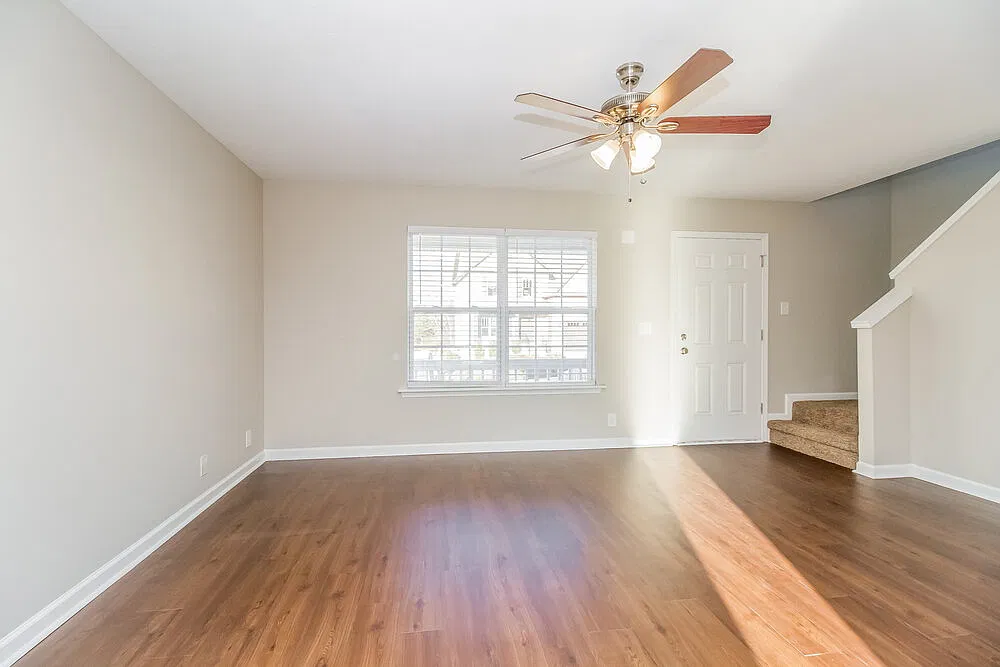 3 bed, 2.5 bath, 1623 sqft, $2,570 — Photo 4