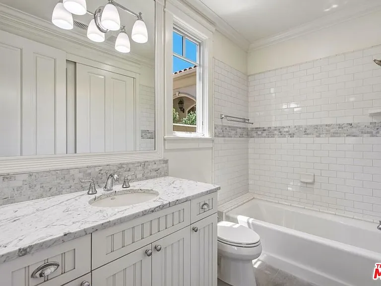1633 Voorhees Ave — Photo 15