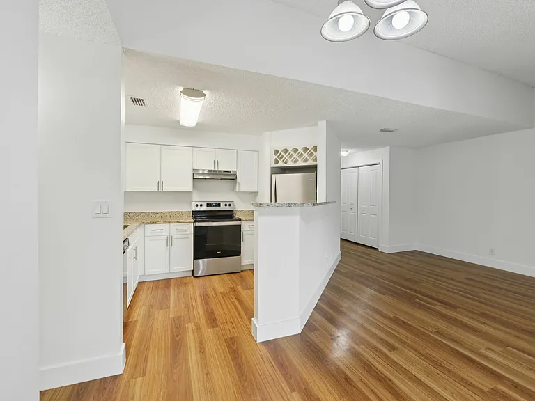 Pepper Cove Apartments — Photo 10