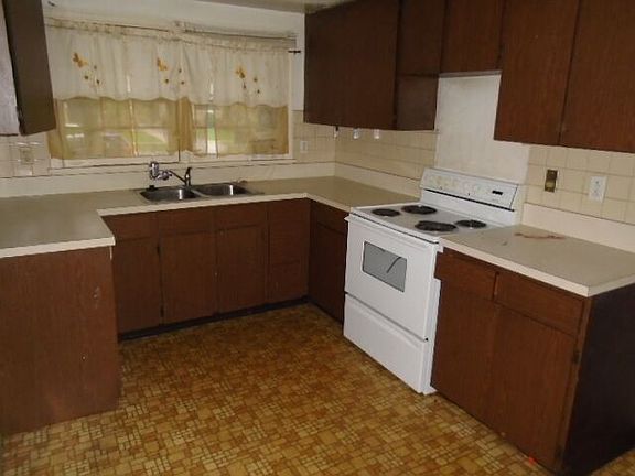 4th image of 1325 Price Ave