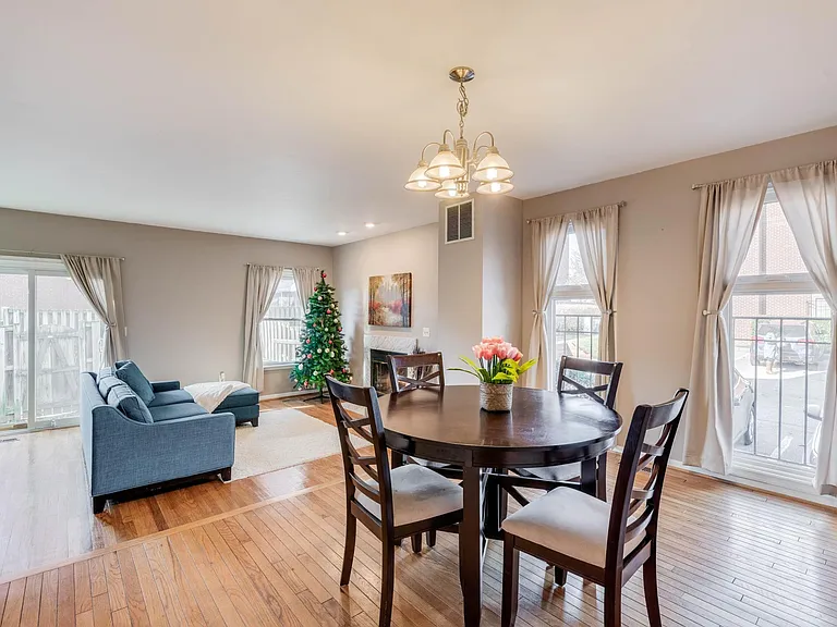 216 Roundhouse Ct — Photo 7