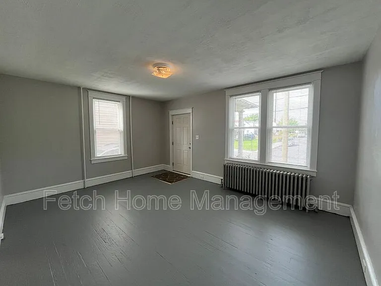 23 S Custer Ave — Photo 2