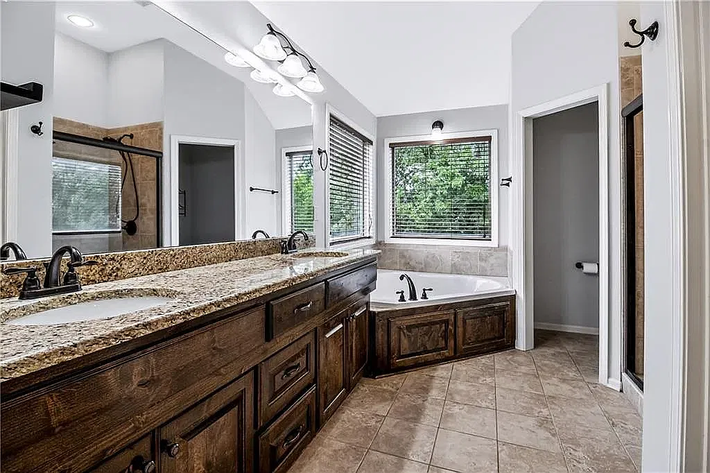 5 bed, 2787 sqft, $2,900 — Photo 4