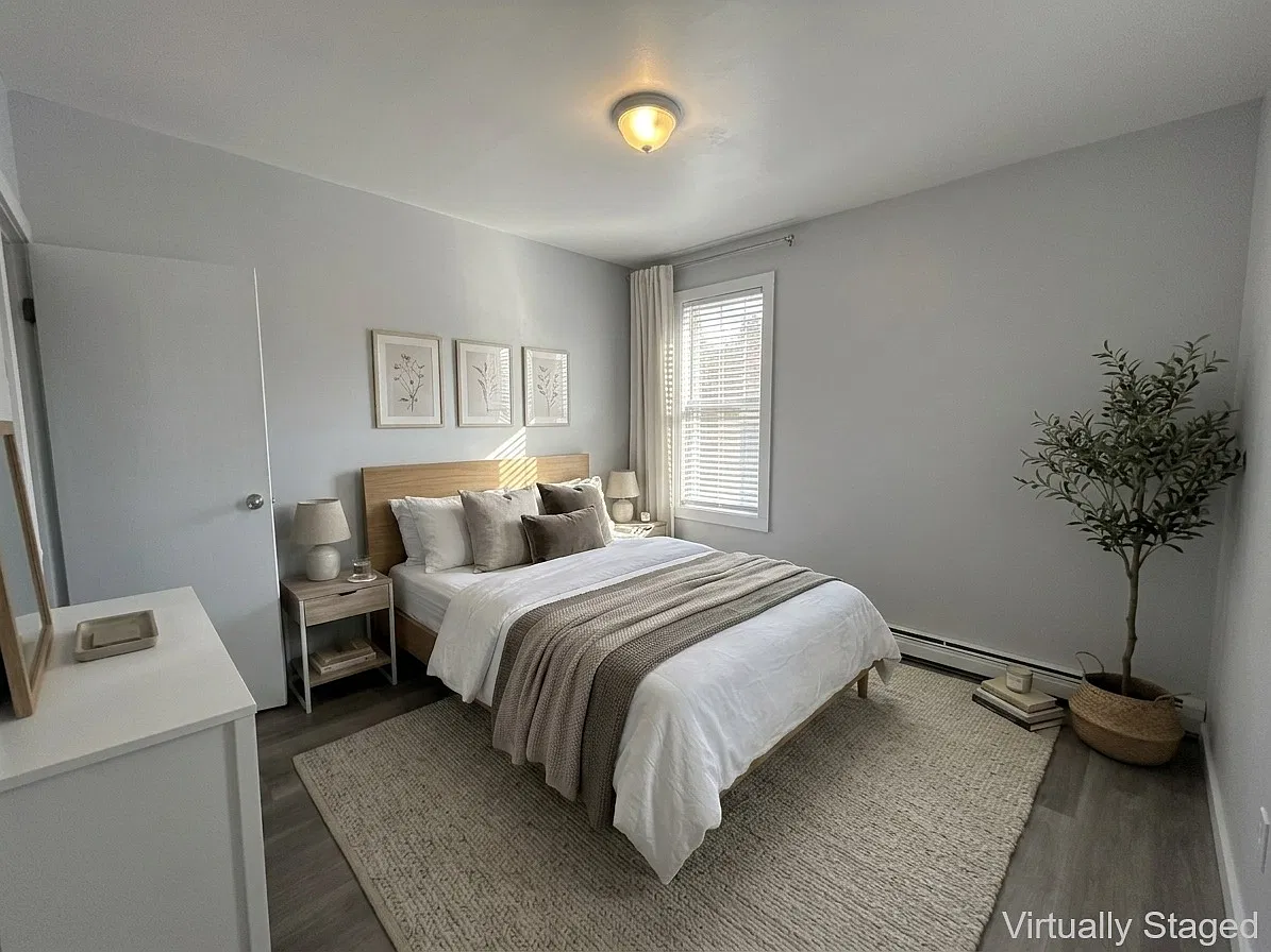 3 bed, 900 sqft, $2,100 — Photo 3