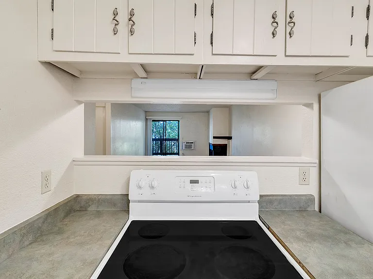 125 Franklin Ave #412 — Photo 7