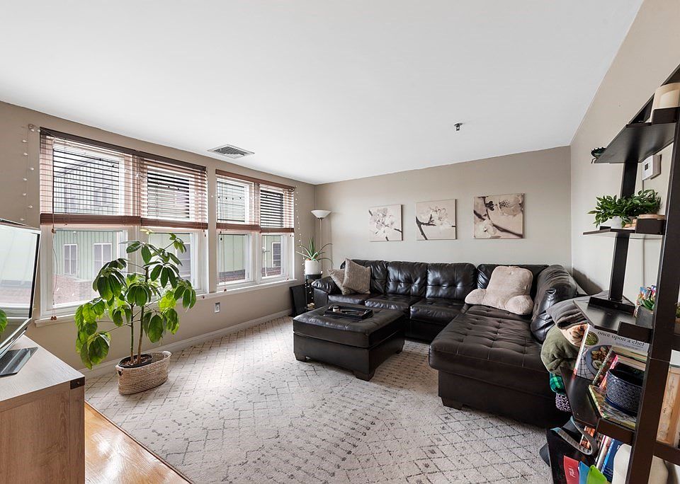 1st image of 122 Tudor St APT D