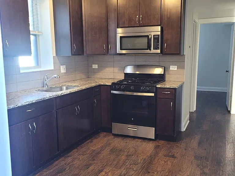 4876 W Armitage Ave — Photo 7