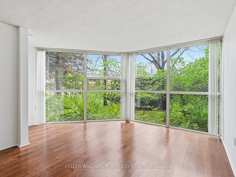 701 King St W #107 — Photo 7