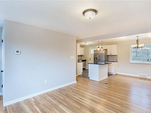 3rd image of 644 Snowball Rd