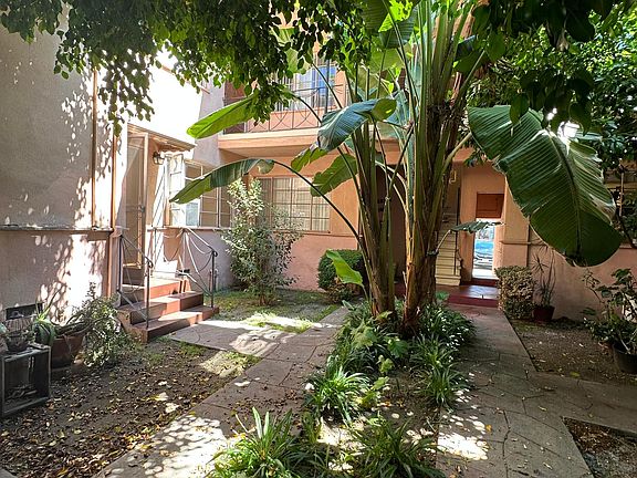 3rd image of 1418 N Gardner St #1418