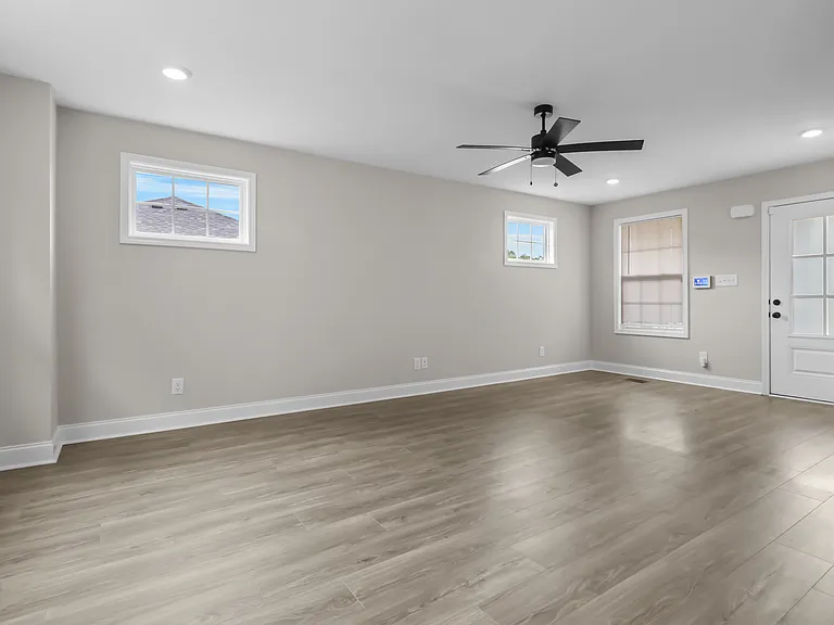 422 Mattingly Dr — Photo 16