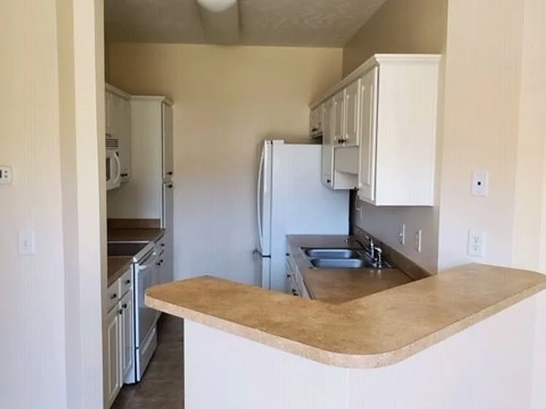 674 Algonquin Dr #2H — Photo 3