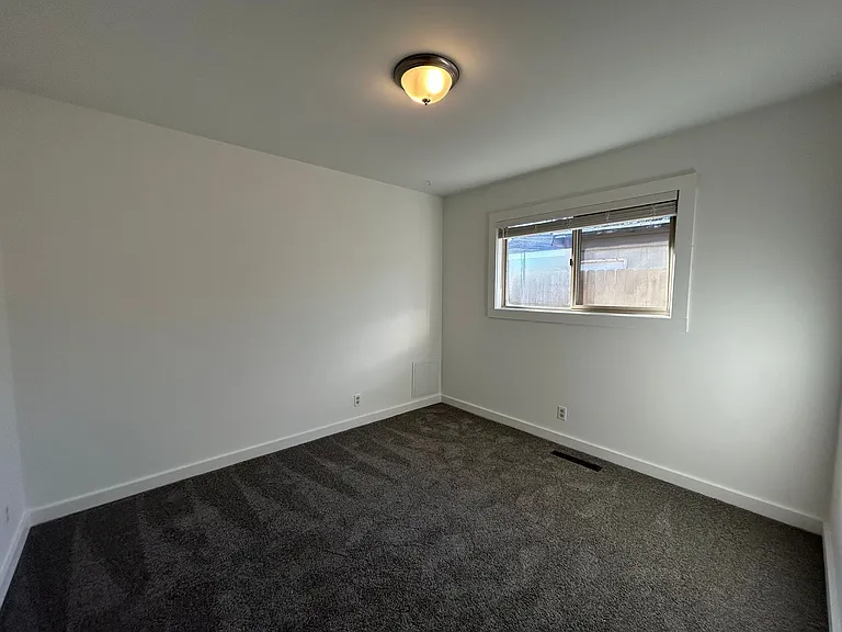 407 S Walnut St — Photo 18