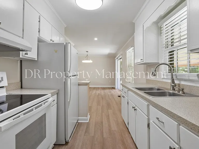 11335 Carolina Ave — Photo 13