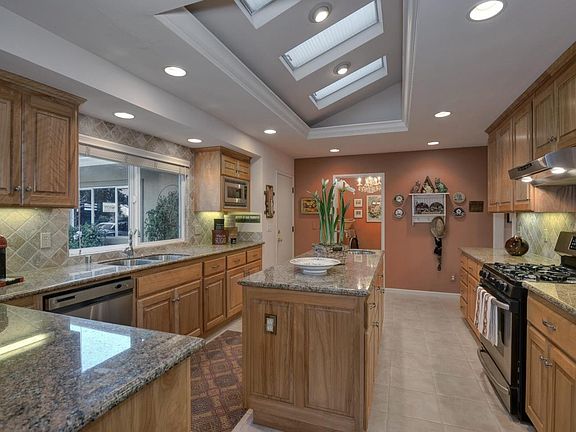 4th image of 20045 Winter Ln