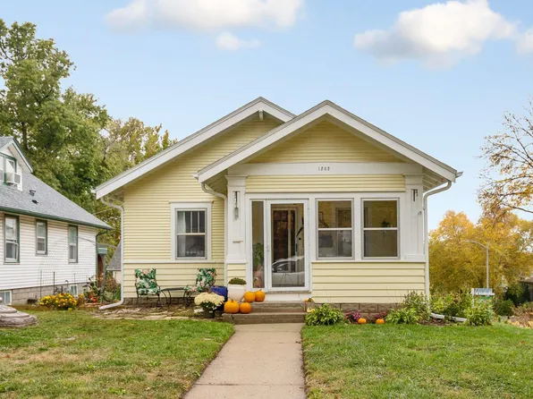 1202 S 43rd St, Omaha, NE 68105