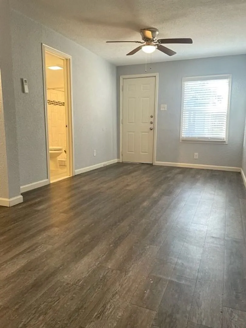 4522 Gaston Ave — Photo 2