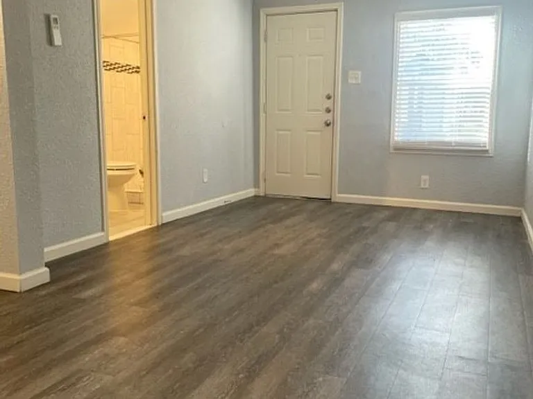 4522 Gaston Ave — Photo 2