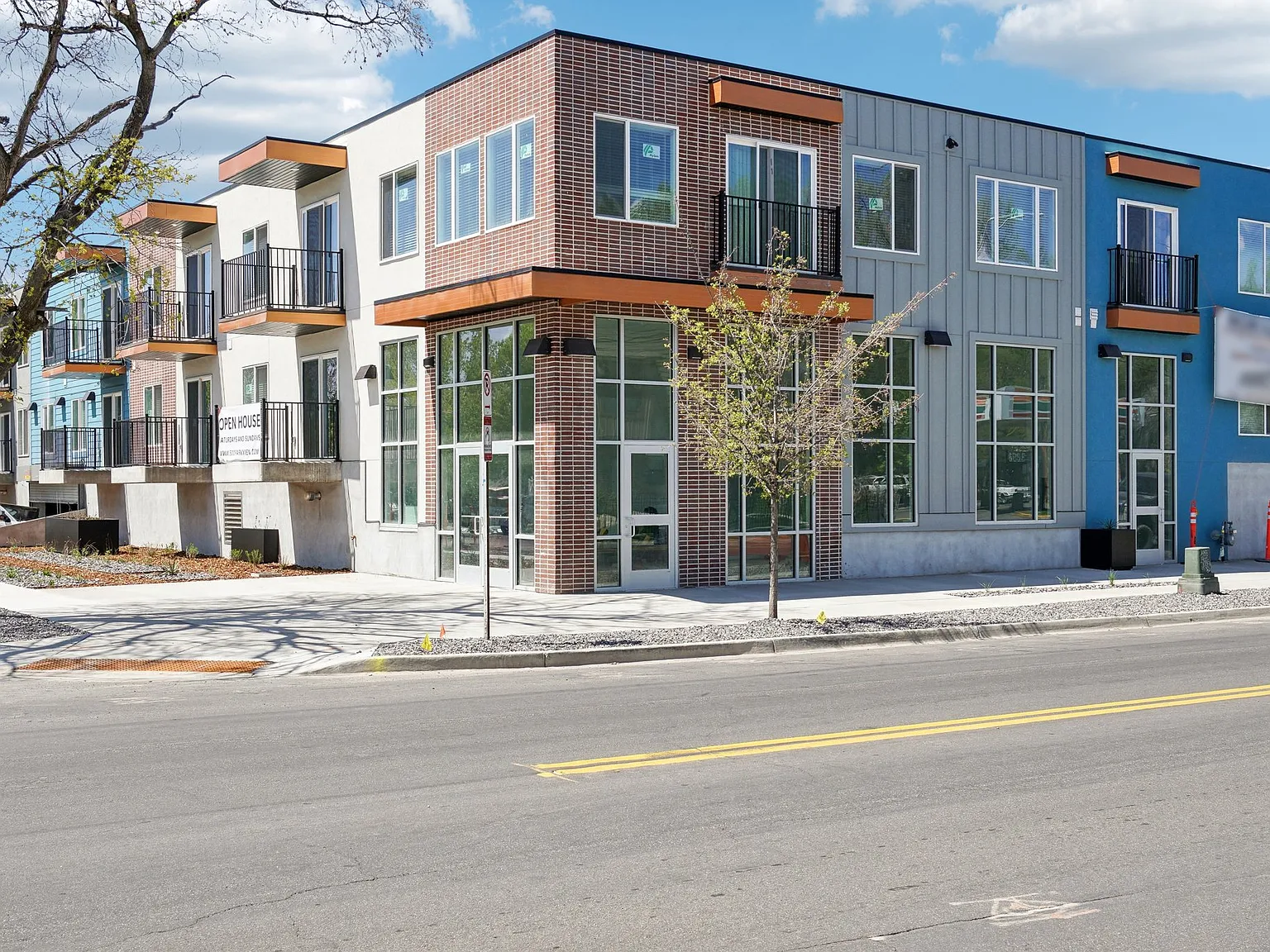 2 bed, 800 sqft, $1,390 — Photo 1